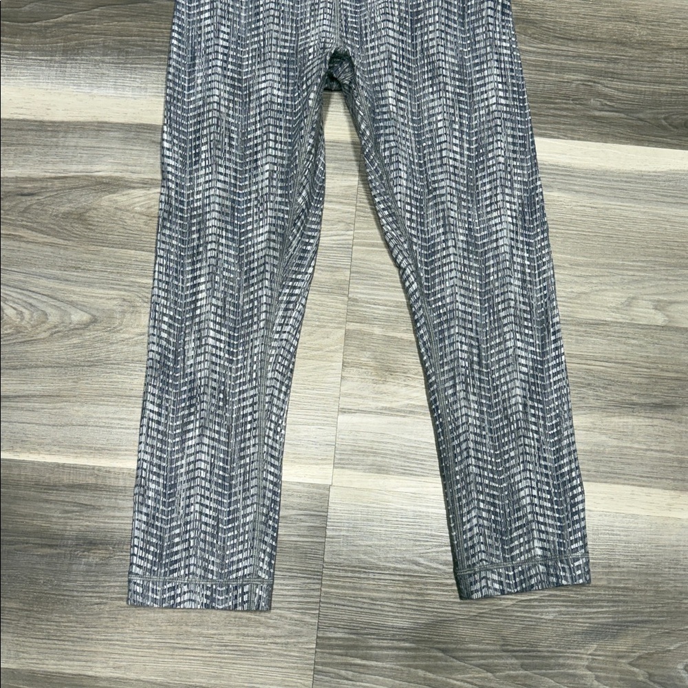 Lululemon Gray Patterned Leggings size 6 - Picture 4 of 9